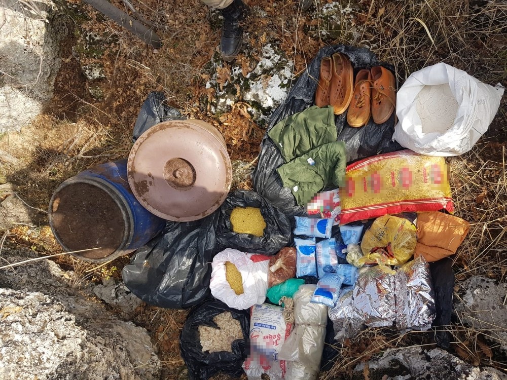 Adıyaman’da toprağa gömülü gıda maddeleri bulundu.