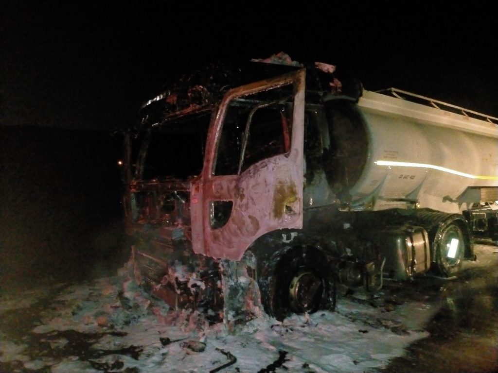 Benzin yüklü tanker yangınında faciadan dönüldü