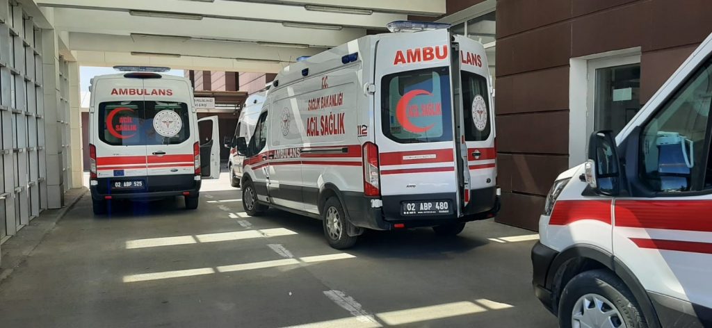 Otomobil ile motosiklet çarpıştı: 2 yaralı