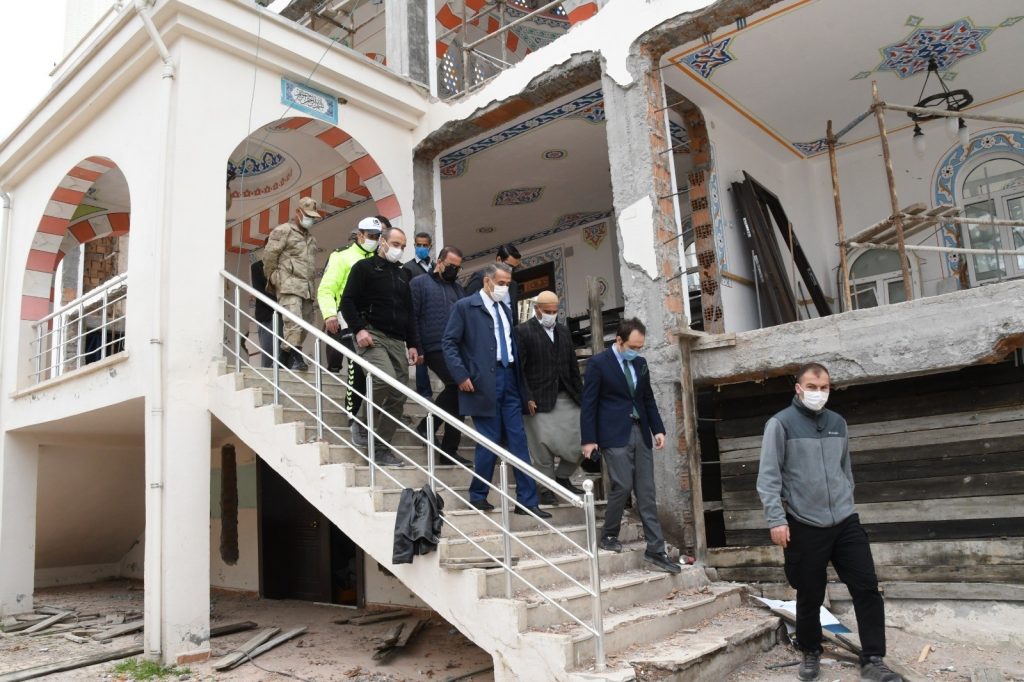 Vali Çuhadar Samsat’ta incelemelerde bulundu