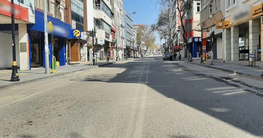 Cadde ve sokaklar boş kaldı