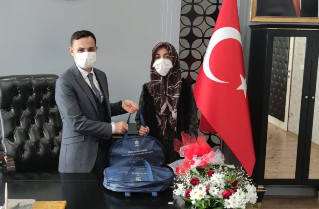 Kahta’da en çok kitap okuyanlara hediye verildi