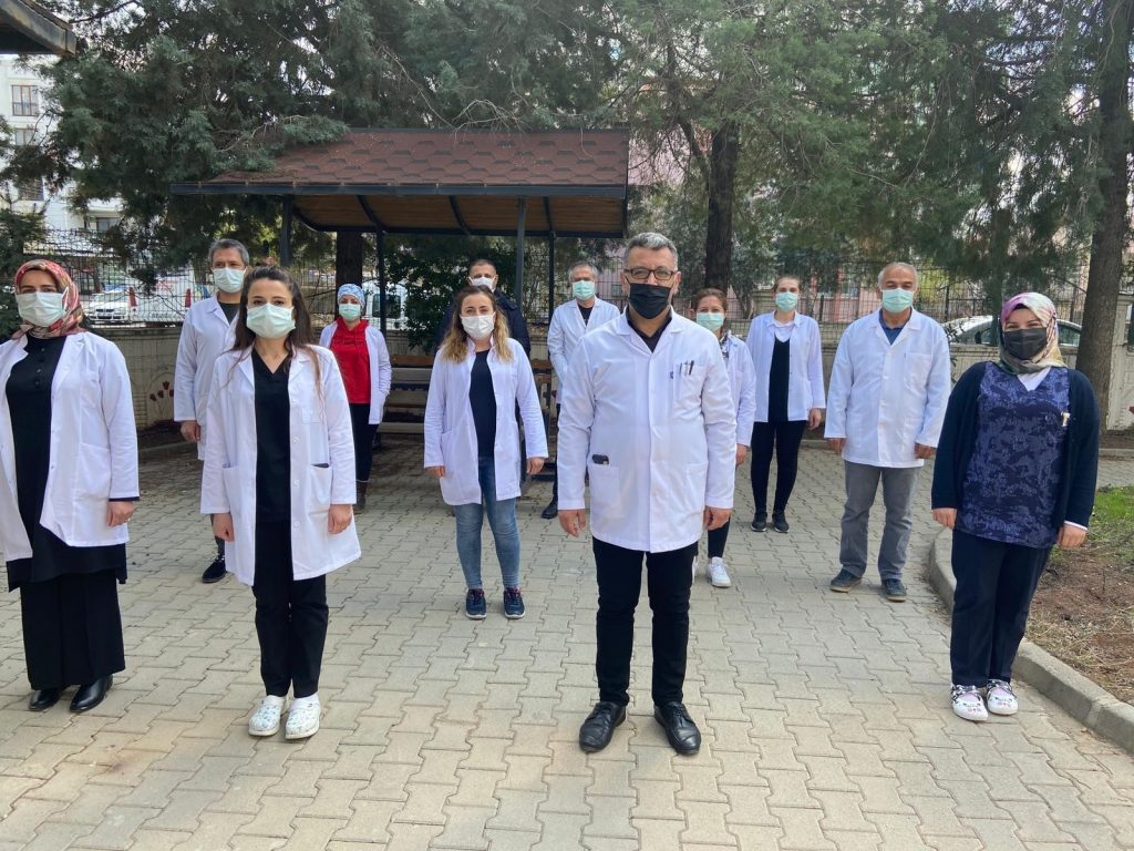Korona virüsten ölen sağlıkçılar anıldı