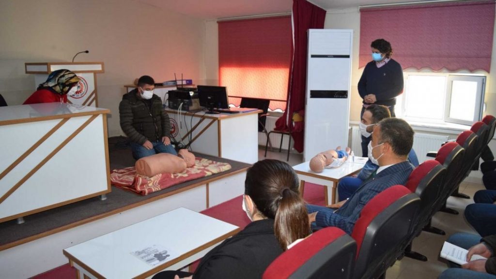 Öğretmenlere ilk yardım eğitimi veriliyor
