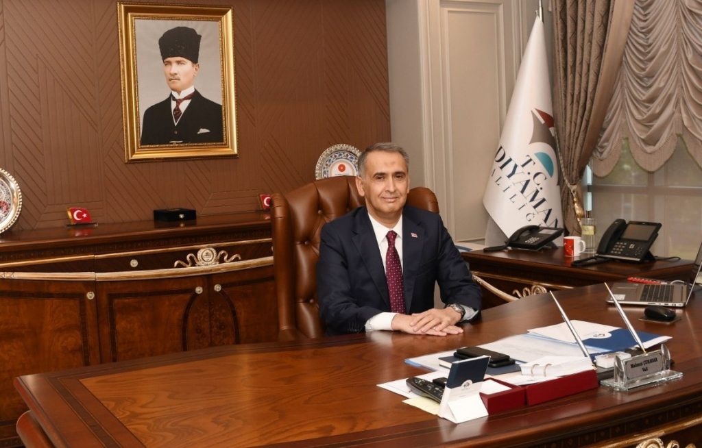 Vali Çuhadar 10 Nisan Polis Haftasını kutladı