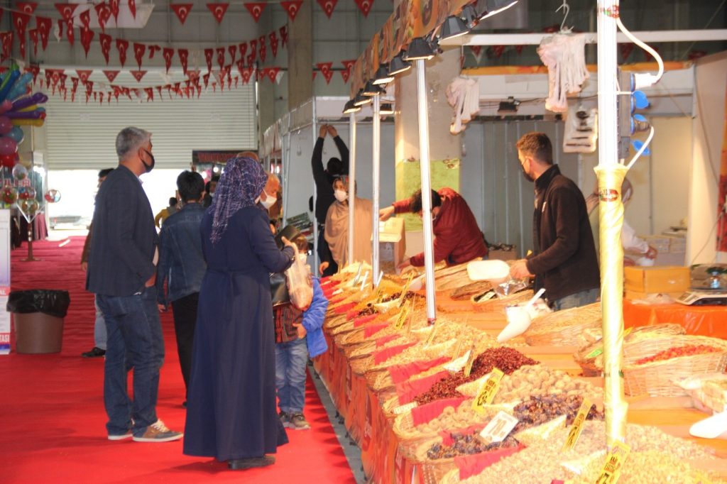 Yöresel ürünler fuarı açıldı