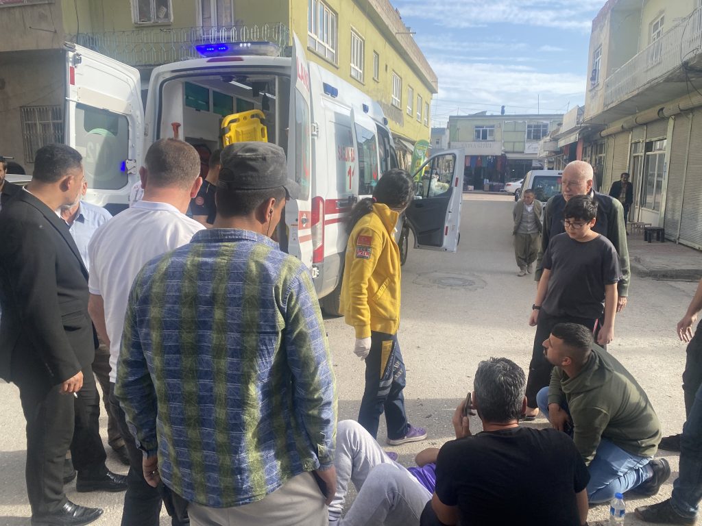 Adıyaman’ın Kahta ilçesinde meydana gelen trafik kazasında motosiklet sürücüsü yaralandı