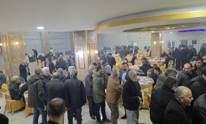 Siyasetçi ve İş Adamı Serhat Erdem’den Kahta’da 1200 Kişilik Dev İftar: Sağanak Yağmura Rağmen Binlerce Kişi Aynı Sofrada Buluştu
