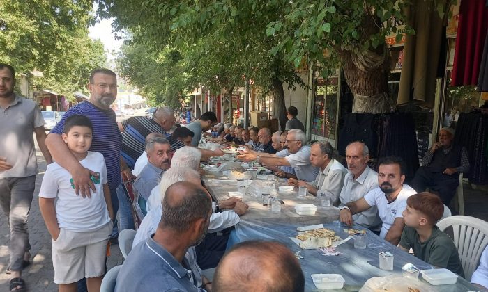 Siyasetçi ve İş İnsanı Serhat Erdem, Kahta Eski Çarşı Esnafıyla Kahvaltıda Buluştu
