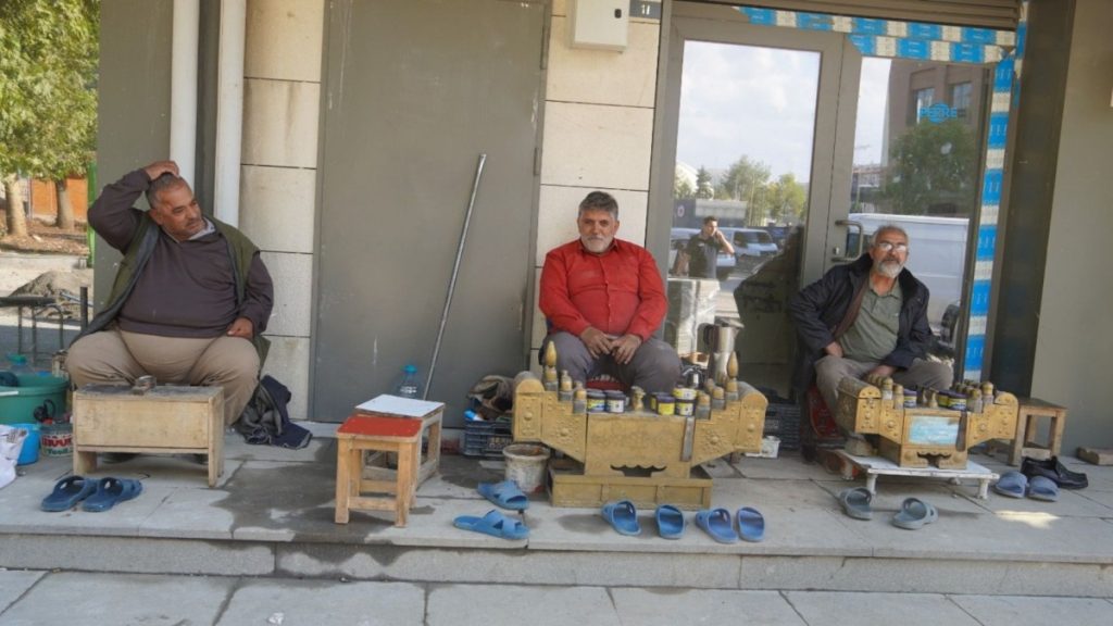 Adıyaman’da ayakkabı boyacıları Tutdere’den çalışma alanı istedi – Videolu Haber